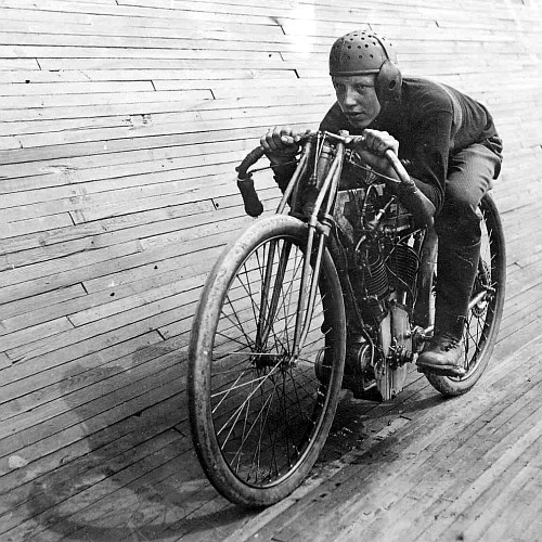 Unknown racer, the motodrome, 1914