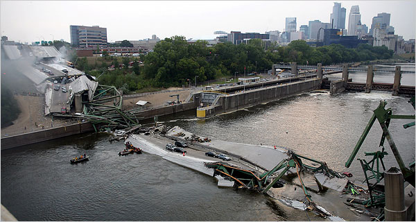 35W Bridge Collapse, Minneapolis, MN, 8/1/2007