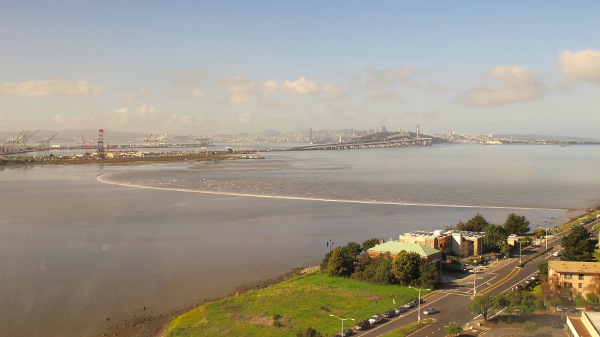 3/12/2011 tsunami reaches Emeryville, CA